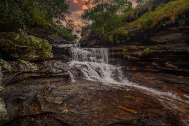 Kolombiya 'daki gökkuşağı nehri ya da beş renk nehri en güzel doğa yerlerinden biridir, adı Kristal Kanyon' dur.