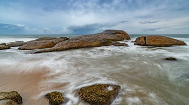 Hint Okyanusu üzerinde güzel bir günbatımı Sri Lanka