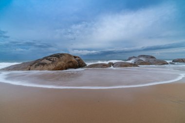 Hint Okyanusu üzerinde güzel bir günbatımı Sri Lanka