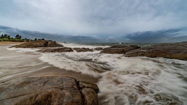 Hint Okyanusu üzerinde güzel bir günbatımı Sri Lanka