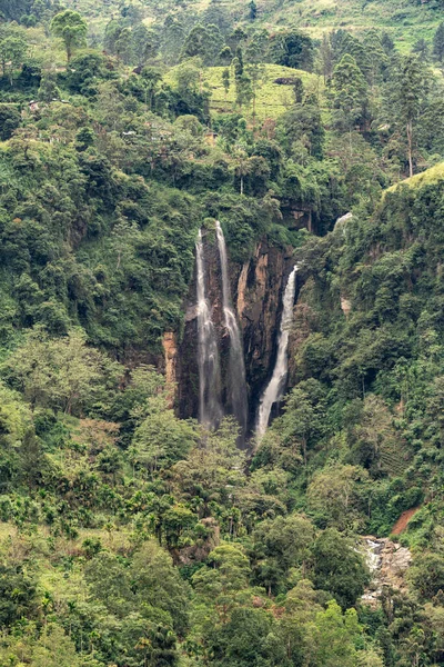 Красивый Водопад Среди Чайных Плантаций Шри Ланки — стоковое фото