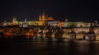 Çek Cumhuriyeti Prag 'daki ünlü Charles Köprüsü üzerinde heykel