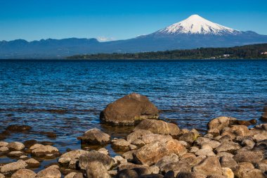 volcano osorno viewpoints blue water cabulco villarica chile volcan thaw river snow on top chile puerto varas puerto mont pucon villarica osorno blue water blue sky sunset