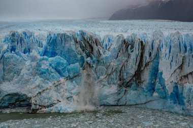 Perito Moreno Buzulu, Arjantin 'in Santa Cruz eyaletindeki Los Glaciares Ulusal Parkı' nda bulunan bir buzuldur. Arjantin Patagonya 'sındaki en önemli turistik merkezlerden biridir.