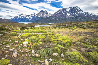 Torres del Paine Ulusal Parkı - Patagonya - Şili. Güney Şili, Güney Amerika 'daki Patagonya Torres del Paine Ulusal Parkı' nda gün doğumu