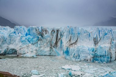 Perito Moreno Buzulu, Arjantin 'in Santa Cruz eyaletindeki Los Glaciares Ulusal Parkı' nda bulunan bir buzuldur. Arjantin Patagonya 'sındaki en önemli turistik merkezlerden biridir.