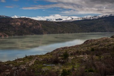 Torres del Paine Ulusal Parkı - Patagonya - Şili. Güney Şili, Güney Amerika 'daki Patagonya Torres del Paine Ulusal Parkı' nda gün doğumu