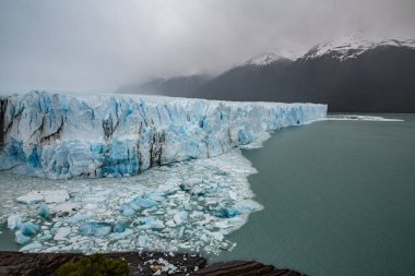 Perito Moreno Buzulu, Arjantin 'in Santa Cruz eyaletindeki Los Glaciares Ulusal Parkı' nda bulunan bir buzuldur. Arjantin Patagonya 'sındaki en önemli turistik merkezlerden biridir.