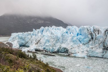 Perito Moreno Buzulu, Arjantin 'in Santa Cruz eyaletindeki Los Glaciares Ulusal Parkı' nda bulunan bir buzuldur. Arjantin Patagonya 'sındaki en önemli turistik merkezlerden biridir.