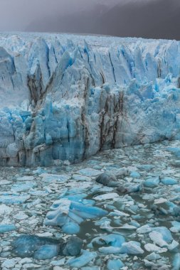 Perito Moreno Buzulu, Arjantin 'in Santa Cruz eyaletindeki Los Glaciares Ulusal Parkı' nda bulunan bir buzuldur. Arjantin Patagonya 'sındaki en önemli turistik merkezlerden biridir.