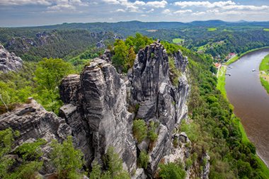 Bastei, Almanya 'nın Elbe Kum Taşı Dağları' ndaki Elbe Nehri 'nin 194 metre yukarısında yükselen bir kaya oluşumudur..