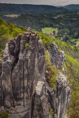 Bastei, Almanya 'nın Elbe Kum Taşı Dağları' ndaki Elbe Nehri 'nin 194 metre yukarısında yükselen bir kaya oluşumudur..