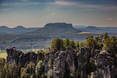 Bastei, Almanya 'nın Elbe Kum Taşı Dağları' ndaki Elbe Nehri 'nin 194 metre yukarısında yükselen bir kaya oluşumudur..