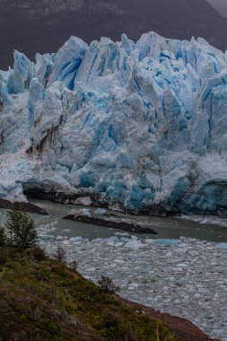 Perito Moreno Buzulu, Arjantin 'in Santa Cruz eyaletindeki Los Glaciares Ulusal Parkı' nda bulunan bir buzuldur. Arjantin Patagonya 'sındaki en önemli turistik merkezlerden biridir.