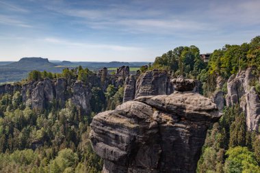 Bastei, Almanya 'nın Elbe Kum Taşı Dağları' ndaki Elbe Nehri 'nin 194 metre yukarısında yükselen bir kaya oluşumudur..
