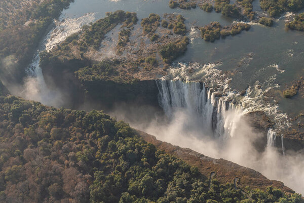 Крупный план водопада Виктория, на границе Зимбабве и Замбии.