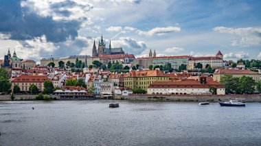 Charles Köprüsü 'nden Prag' ın panoramik görüntüsü