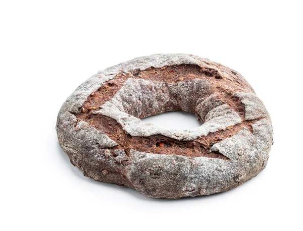 Rond Vers Gebakken Roggebrood Geïsoleerd Wit — Stockfoto