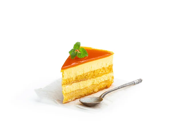 Skivor Skiktad Mango Cheesecake Isolerade Vitt — Stockfoto