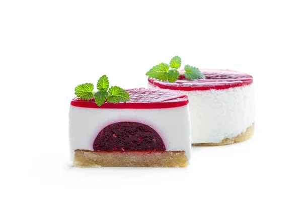 Μίνι Cheesecakes Μαρμελάδα Κόκκινα Φρούτα Topping Απομονώνονται Λευκό — Φωτογραφία Αρχείου