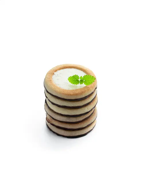 Pilha Creme Biscoitos Enchimento Coco Isolados Branco Fotos De Bancos De Imagens