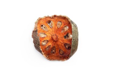 Beyaz arka plan üzerinde izole Bael meyve çay Makinası 