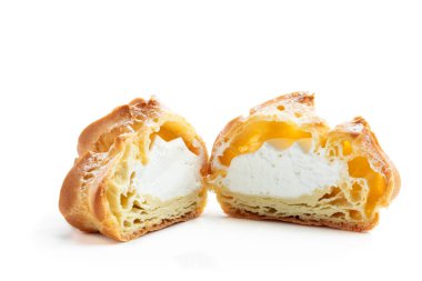 Beyaz üzerine izole edilmiş Shu eclair kek 