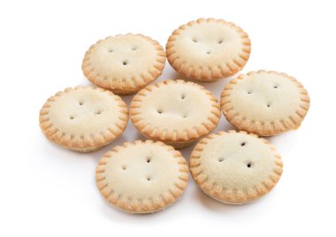 Mini meyveli turtalar beyaza izole edilmiş.  