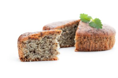 Lezzetli chia tohumları, beyaz üzerine izole edilmiş mini turta. 