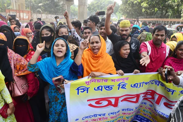 stock image Garments workers of She and He Apparels limited stage a demonstration demanding their due three month salary in front of National press club in Dhaka, Bangladesh, on November 14, 2022