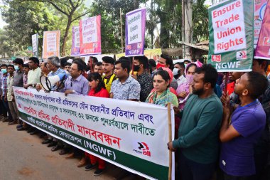 Risingtex Moda 'nın giyim işçileri, 15 Kasım 202' de Bangladeş 'in Dhaka kentindeki Ulusal Basın Kulübü önünde kadın işçilere yönelik cinsel tacizin durdurulmasını talep eden bir protesto yürüyüşü düzenlediler.