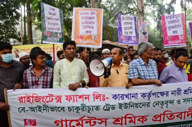 Risingtex Moda 'nın giyim işçileri, 15 Kasım 202' de Bangladeş 'in Dhaka kentindeki Ulusal Basın Kulübü önünde kadın işçilere yönelik cinsel tacizin durdurulmasını talep eden bir protesto yürüyüşü düzenlediler.