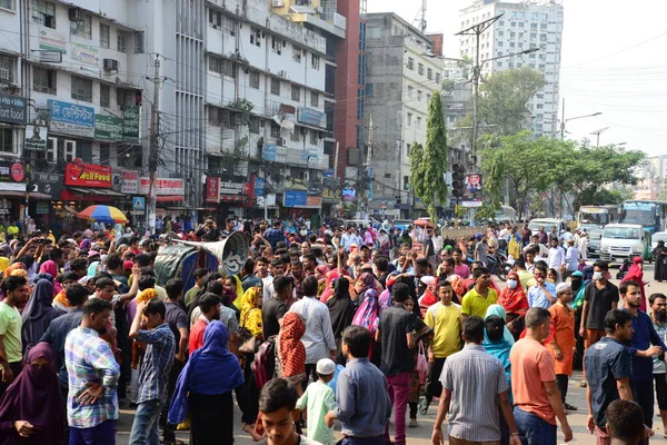 stock image Olio Apparels Garment workers block a road as they protest to demand their unpaid wages and benefits in Dhaka, Bangladesh, on November 1, 2022.