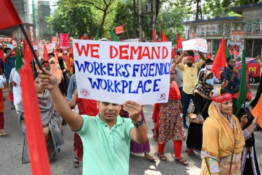 Bangladeşli giyim işçileri ve diğer çalışma örgütü eylemcileri, 1 Mayıs 2023 