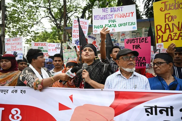 stock image Activists of Bangladesh Federation of Worker Solidarity held a protest rally demanding highest penalty for Rana Plaza owner and justice for Rana Plaza building collapse victim in front of High Court in Dhaka, Bangladesh, on May 7, 2023.