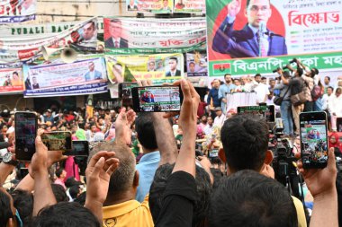 Bangladeş Milliyetçi Partisi (BNP), 13 Mayıs 2023 'te Bangladeş' in başkenti Dhaka 'daki genel merkezlerinin önünde, parti dışı bir bakıcı hükümeti altında yapılacak bir sonraki genel seçim de dahil olmak üzere 10 maddelik taleplerini bastırmak için bir protesto mitingi düzenledi.. 