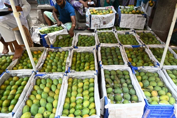 Fruit Traders Displayed Mangos Sale Wholesale Mango Market Dhaka Bangladesh — Stock Photo, Image