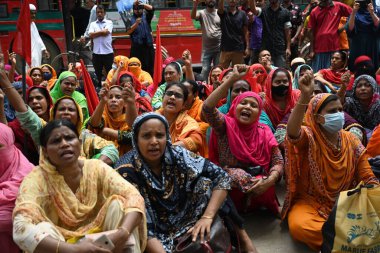 Intraco Design ve Intraco Fashion Limited giyim işçileri, 22 Haziran 2023 'te Bangladeş' in Dhaka kentinde düzenlenen Ulusal Basın Kulübü önünde yasal aidat ödemelerini talep eden bir protesto mitingi düzenledi..