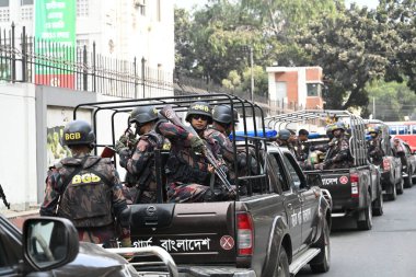 Bangladeş Sınır Koruma Teşkilatı (BGB) üyeleri, 29 Aralık 2023 tarihinde Bangladeş 'in Dhaka kentinde yapılacak 12. Seçim güvenlik görevleri, barışçıl bir atmosfer ve hukukun ve düzenin korunmasına yardımcı olmaya başladı