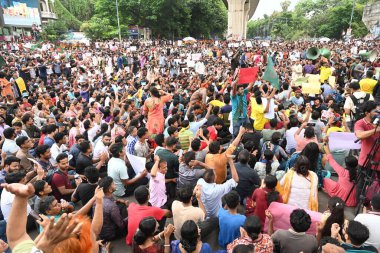 Bangladeş Hindu halkı, 10 Ağustos 202 'de Bangladeş' in Dhaka kentinde, Awami Ligi hükümetinin devrilmesi sonrasında Hindu toplumuna yapılan saldırıları protesto etmek için Shahbag kavşağını kapattılar.