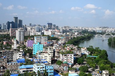 Bangladeş 'in başkenti Dhaka, Bangladeş' in 1 Ekim 2024 tarihli genel manzarası. Kuruldaki puan artışlarına rağmen, Dhaka Ekonomist İstihbarat Birimi 'nin (EIU) 2023 sıralamasında yaşanabilir yedinci şehir olarak sıralandı.