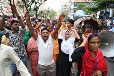 TNZ Grubu 'nun giyim işçileri 12 Mayıs 202' de Dhaka, Bangladeş 'te ödenmemiş maaşlarını ve ödenmemiş aidatlarını talep eden bir gösteri düzenledi.