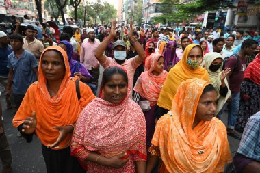 TNZ Grubu 'nun giyim işçileri 12 Mayıs 202' de Dhaka, Bangladeş 'te ödenmemiş maaşlarını ve ödenmemiş aidatlarını talep eden bir gösteri düzenledi.