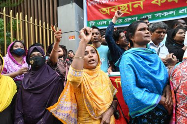 TNZ Grubu 'nun giyim işçileri 12 Mayıs 202' de Dhaka, Bangladeş 'te ödenmemiş maaşlarını ve ödenmemiş aidatlarını talep eden bir gösteri düzenledi.