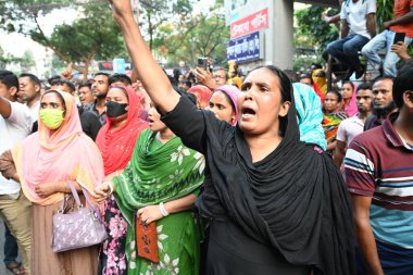 TNZ Grubu 'nun giyim işçileri 12 Mayıs 202' de Dhaka, Bangladeş 'te ödenmemiş maaşlarını ve ödenmemiş aidatlarını talep eden bir gösteri düzenledi.