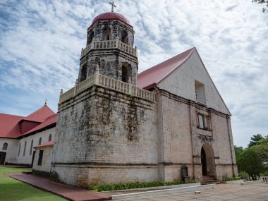 2023 Şubat - Filipinler Siquijor Adası: Siquijor Adası 'ndaki en eski kiliselerden biri olan ve UNESCO' nun dünya mirası olarak kabul edilen Lazi Kilisesi ve Manastırı