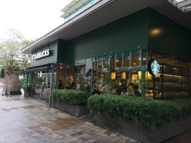 Starbucks yeşil kahve dükkânı Toa Payoh, Singapur 'da lokalize satış yapan.