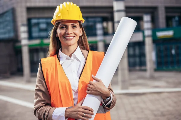 Ingeniera Mujer Equipo Seguridad Manteniendo Planes Concepto Construcción Desarrollo Construcción —  Fotos de Stock