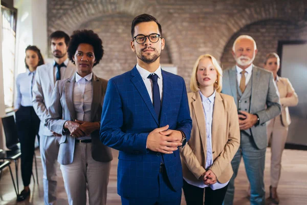 Groep Zakenmensen Met Bedrijfsleider Voorgrond — Stockfoto