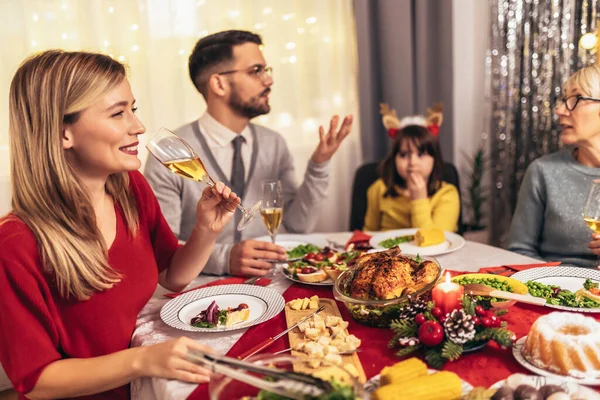Família Multi Geração Feliz Desfrutando Almoço Juntos Casa Família Jantar — Fotografia de Stock
